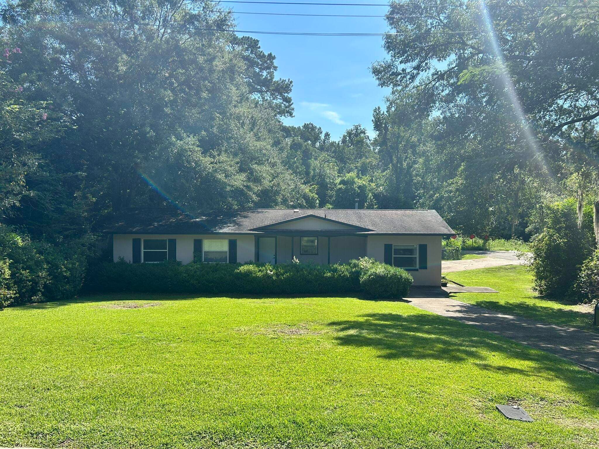 301 Inglewood Drive — photo
