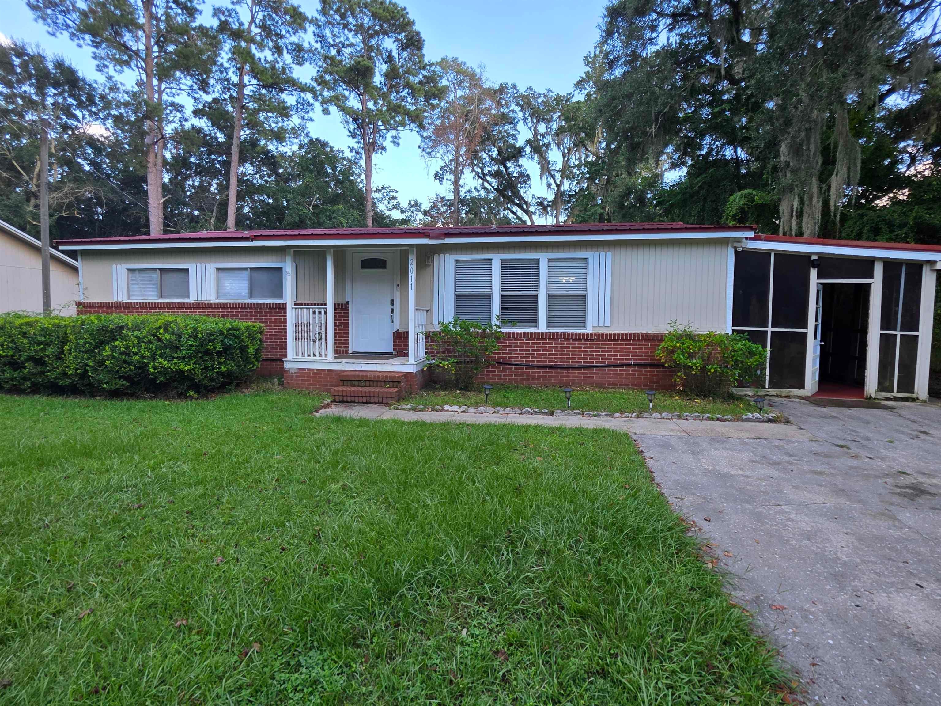 2011 Longview Drive — photo