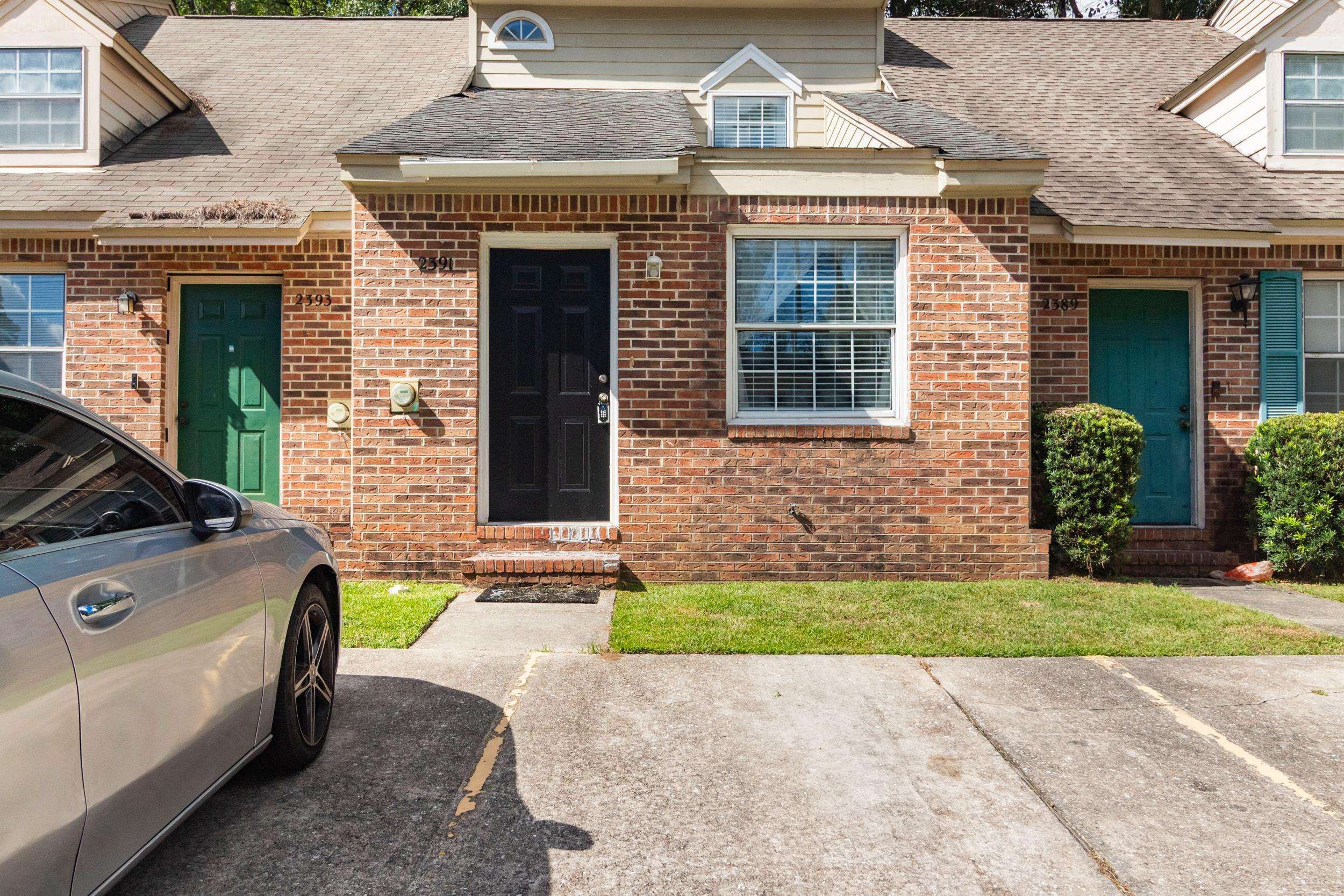2391 Parrot Lane — photo