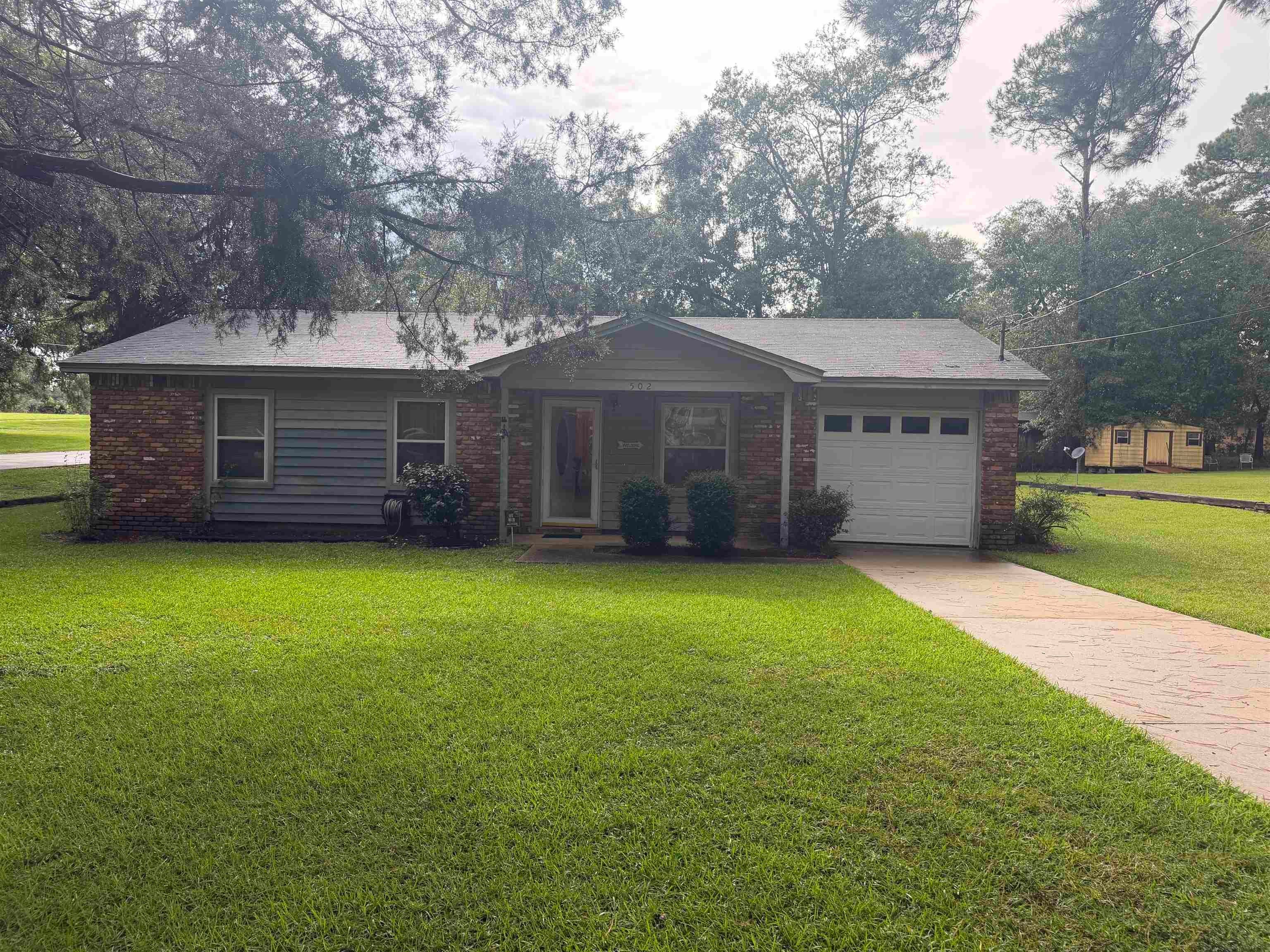 502 Country Lane — photo