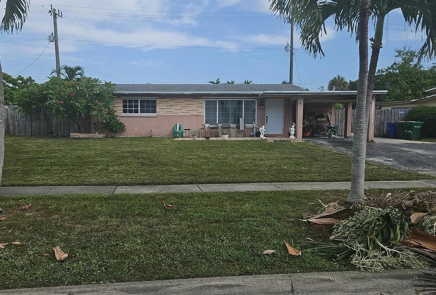 1533 W River Drive — photo