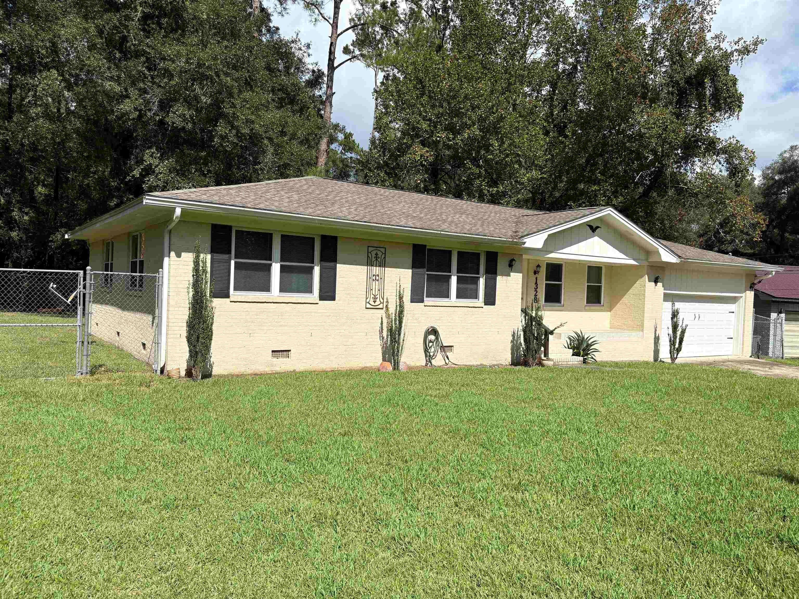 1328 Linwood Drive — photo