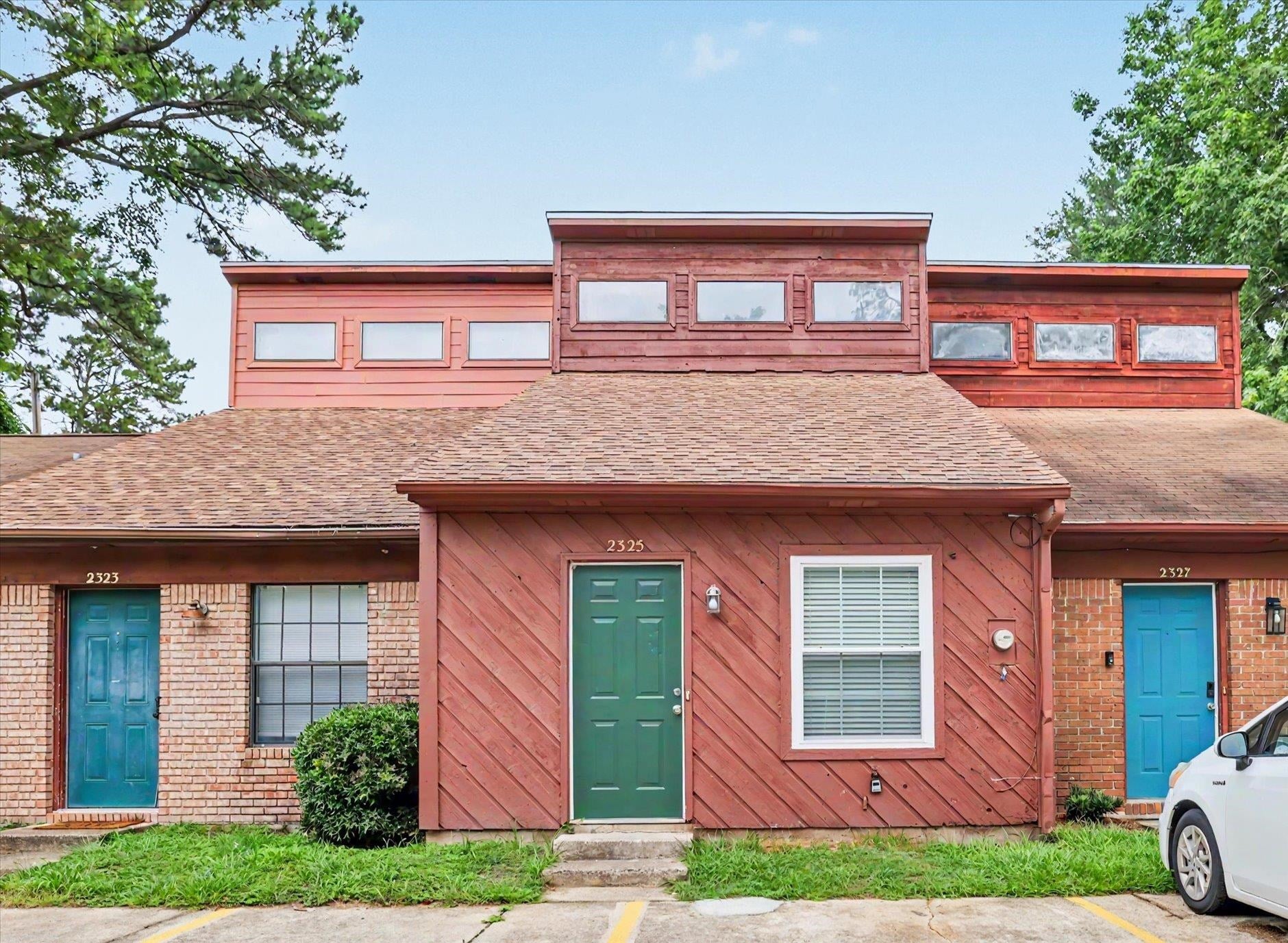2325 Hartsfield Way — photo