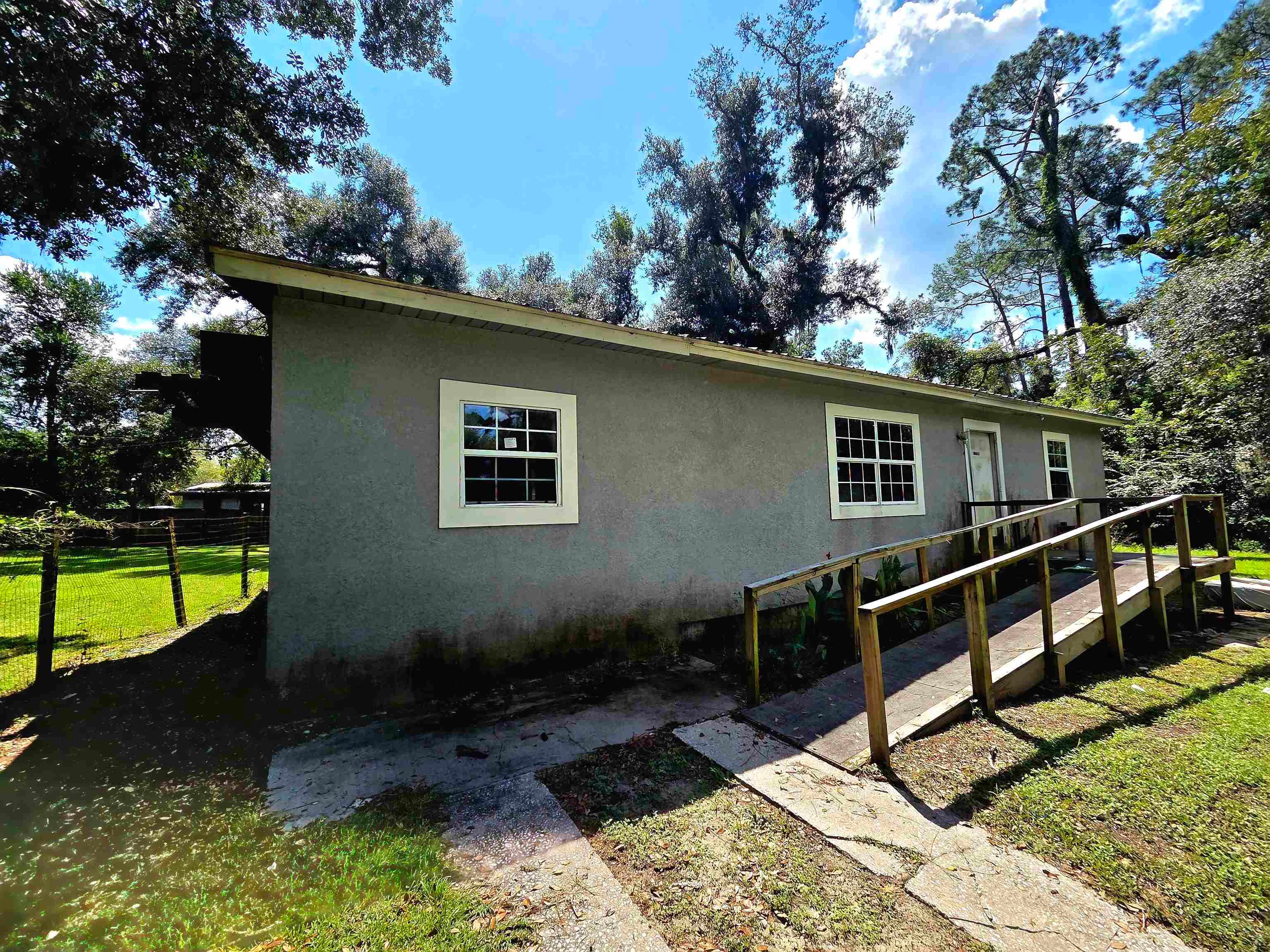 911 N Veterans Drive — photo