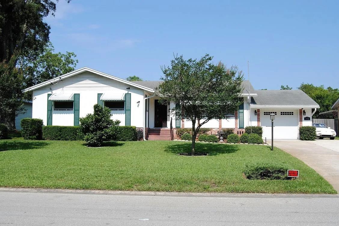 7472 Greenway Drive — photo