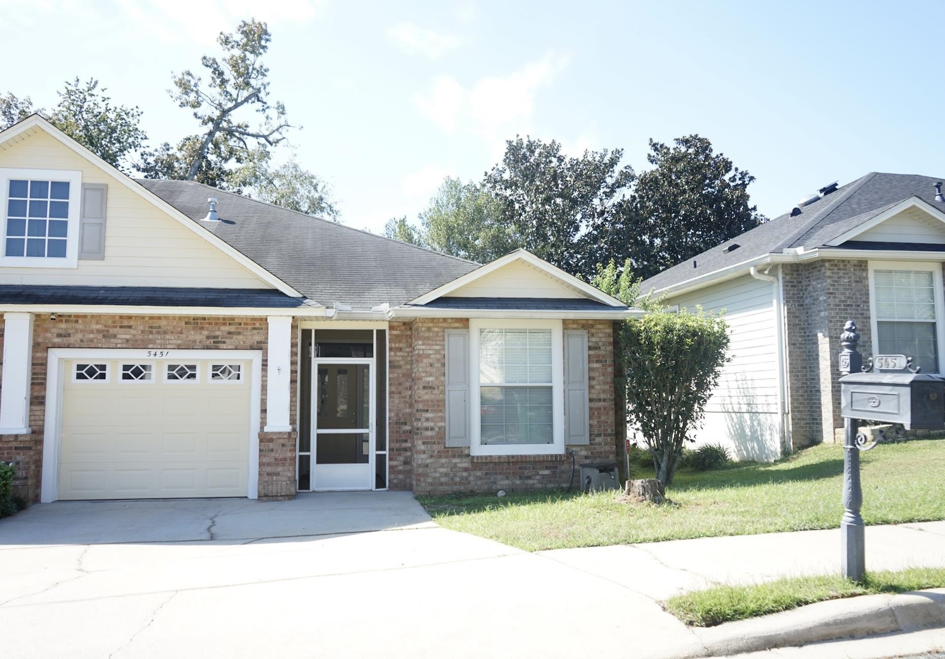 5451 Hampton Hill Circle — photo