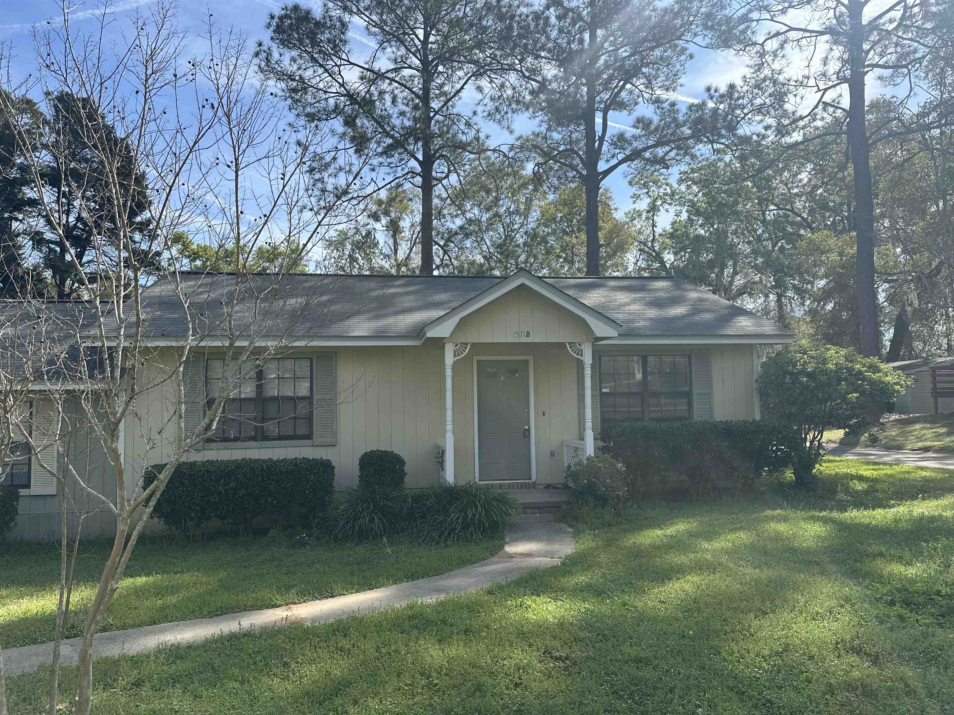1571 Coombs Drive 2 — photo