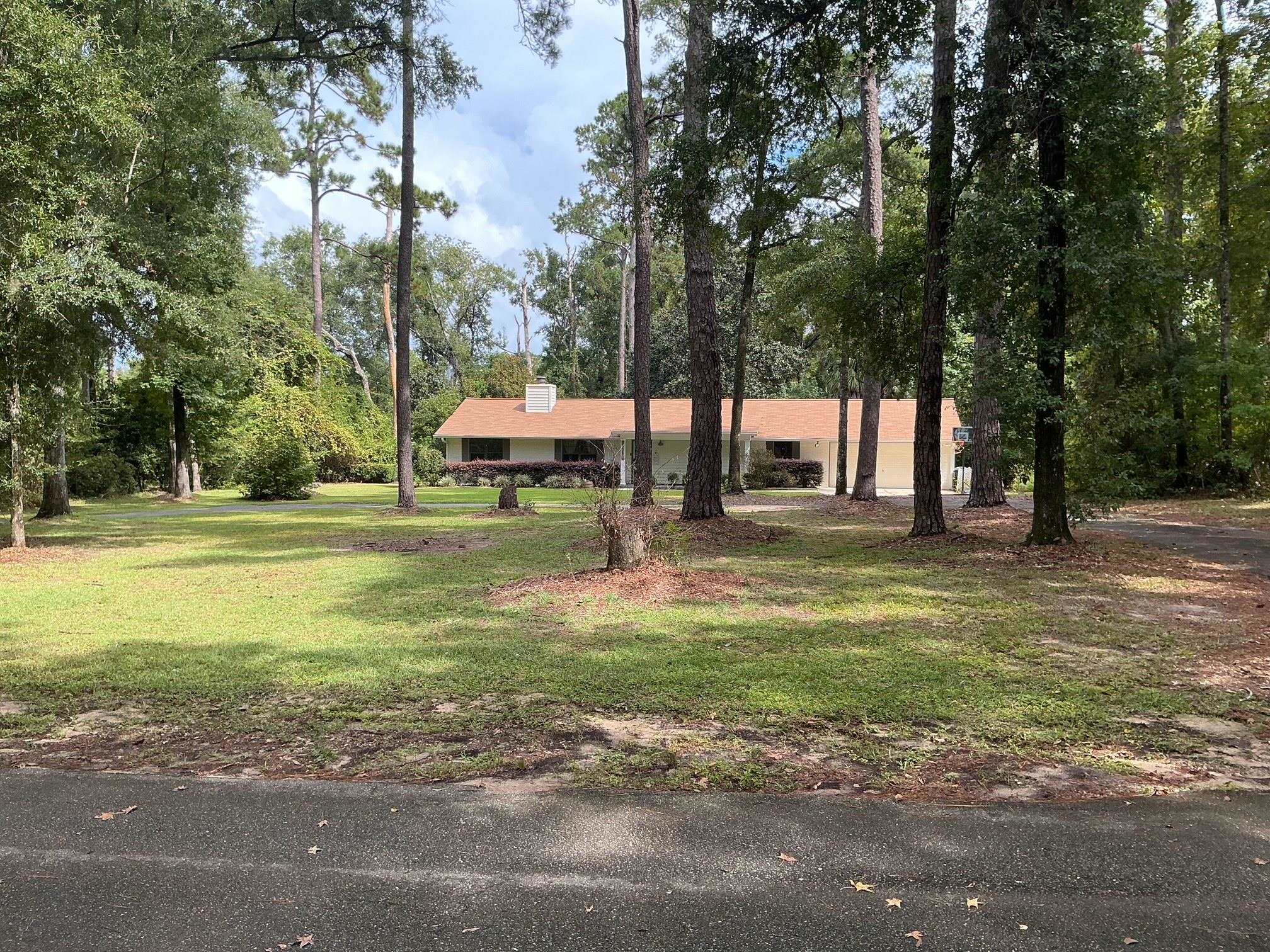 2435 Augustine Court — photo