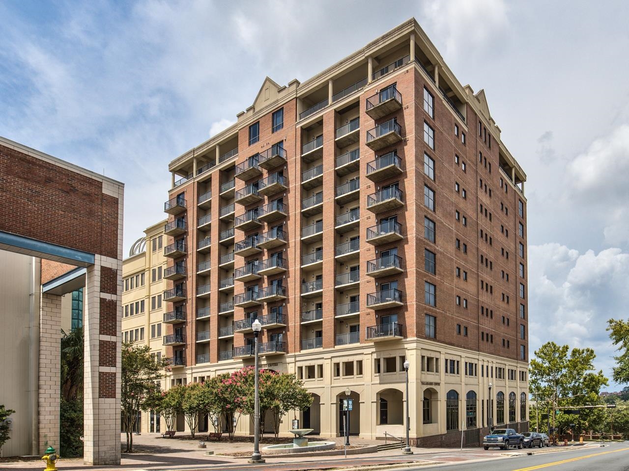 215 W College Avenue 614 — photo