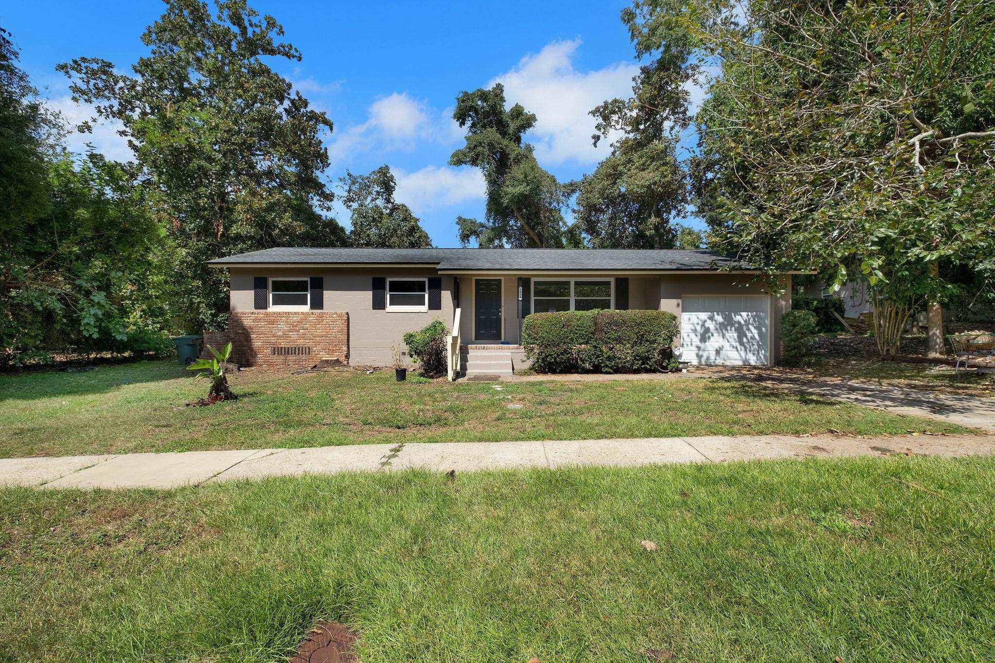 1884 Pepper Hill Court — photo