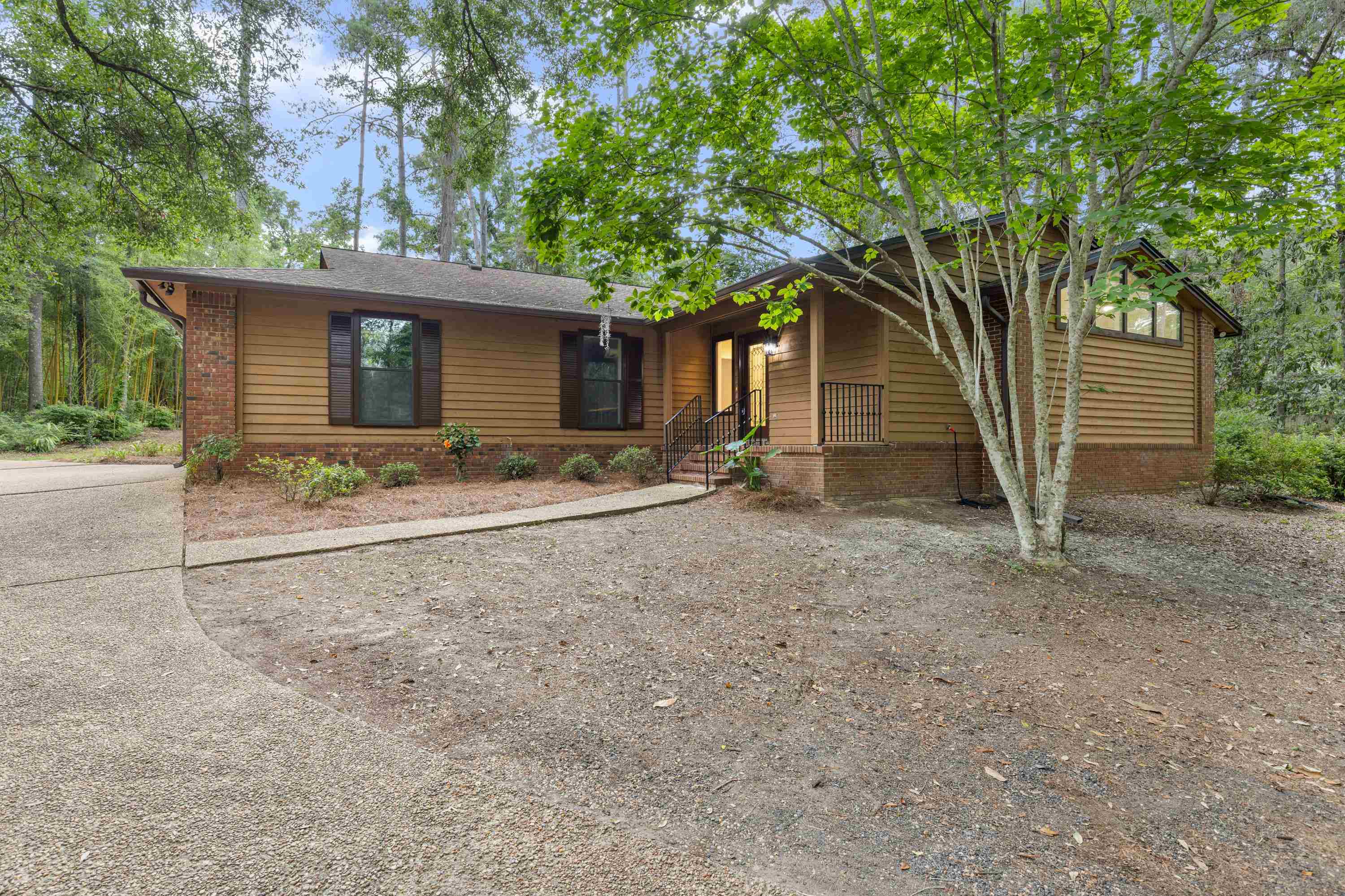 405 Nottingham Court — photo