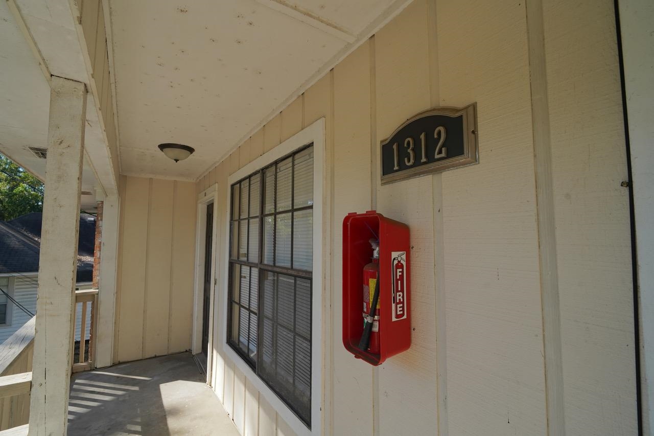 Home in Tallahassee, FL 32304 — photo 2