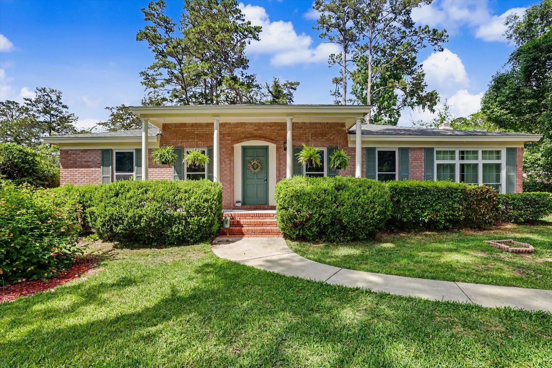 2204 Woodbine Drive — photo