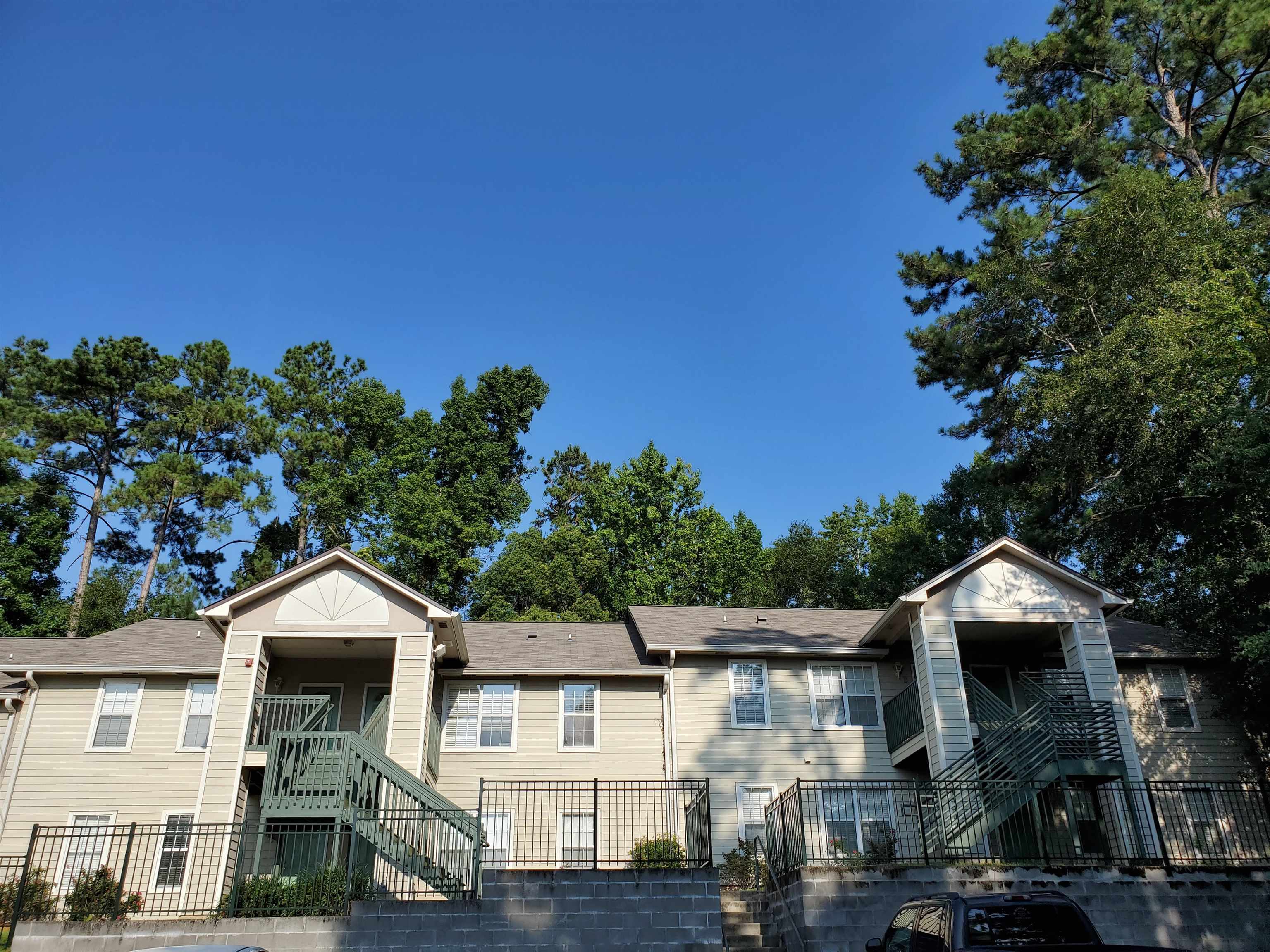 1100 Greentree Court Unit J — photo