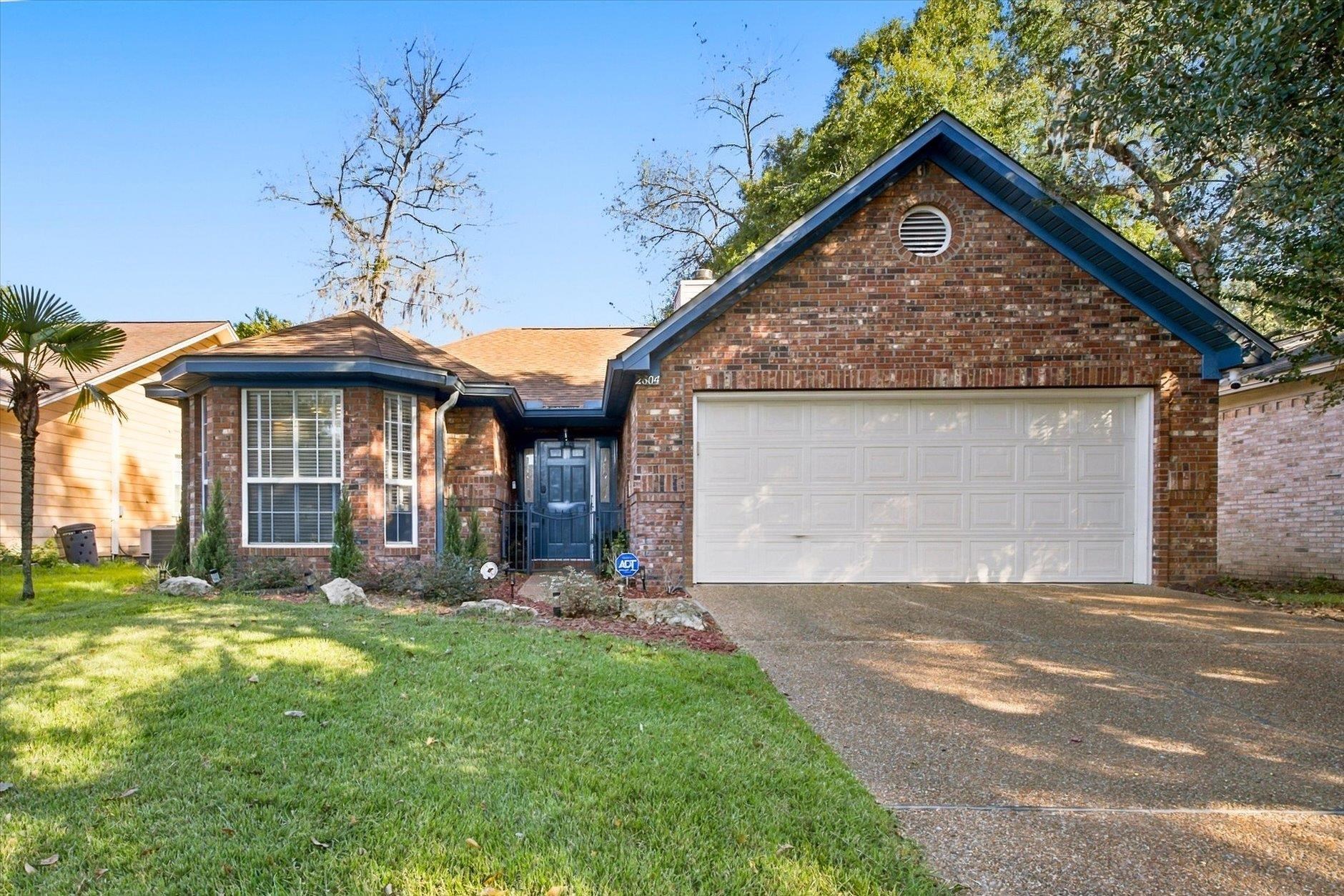 2604 Yarmouth Lane — photo