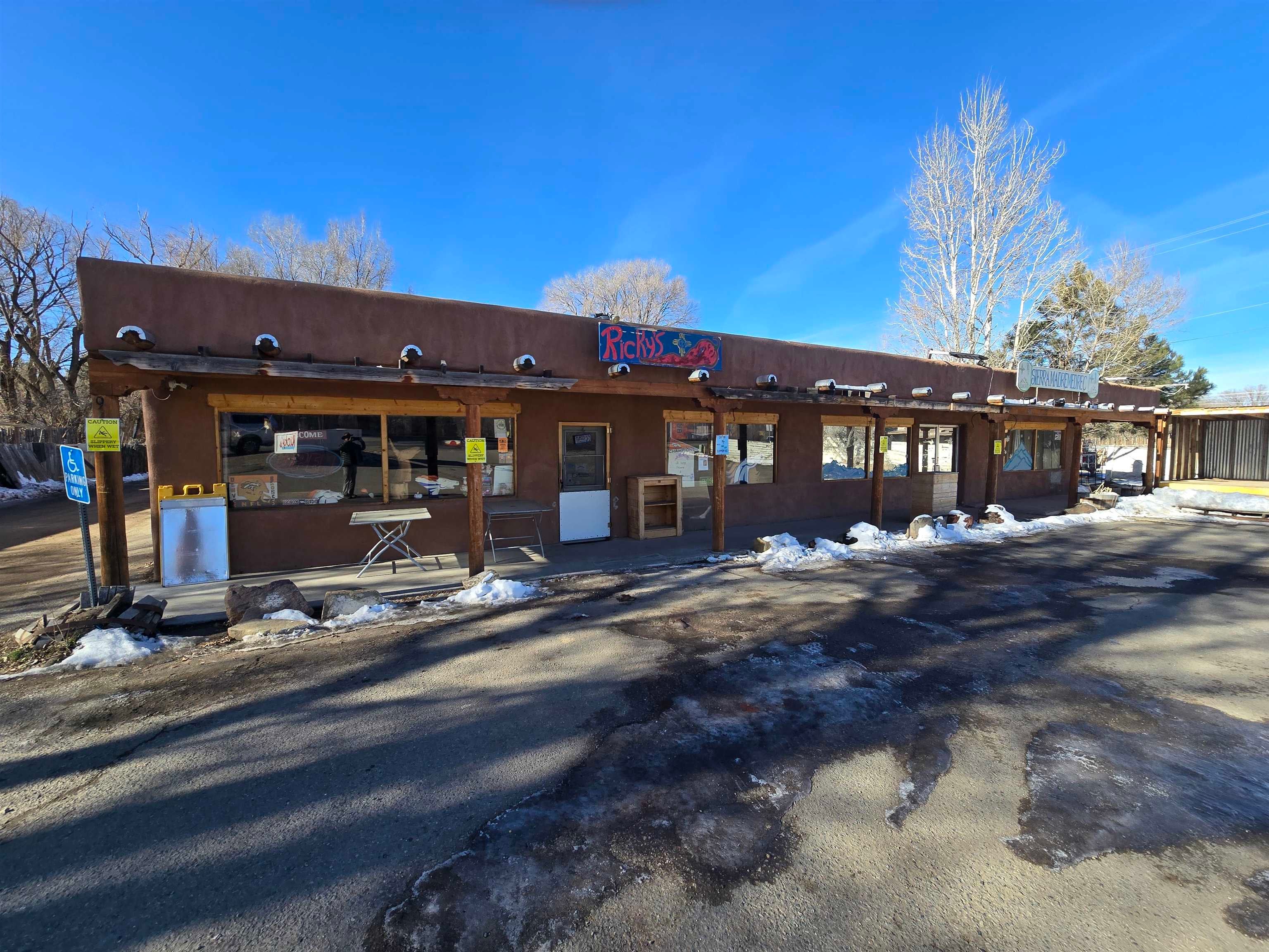 908 910 Paseo Del Pueblo Norte — photo