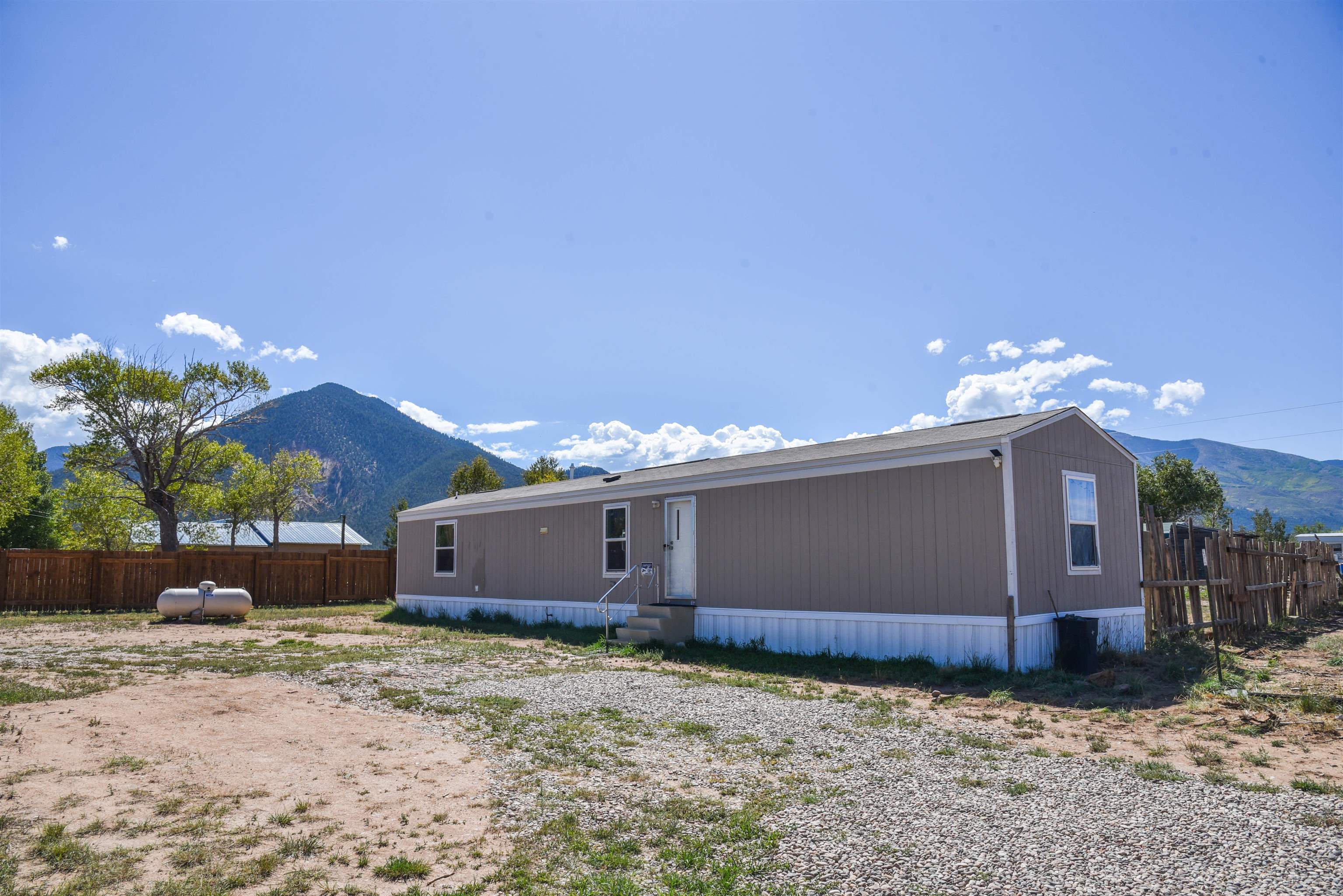 10 Evergreen Rd — photo