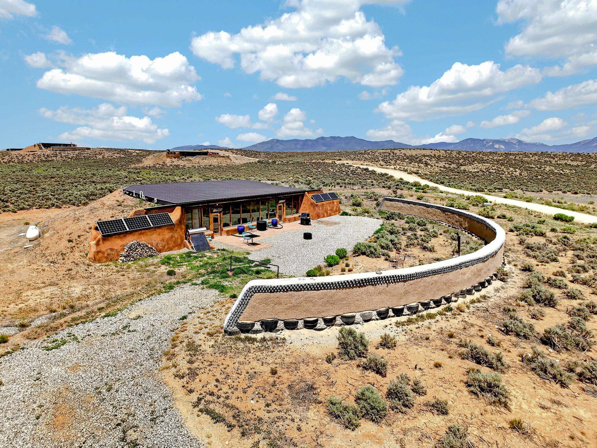 76 Earthship Way — photo