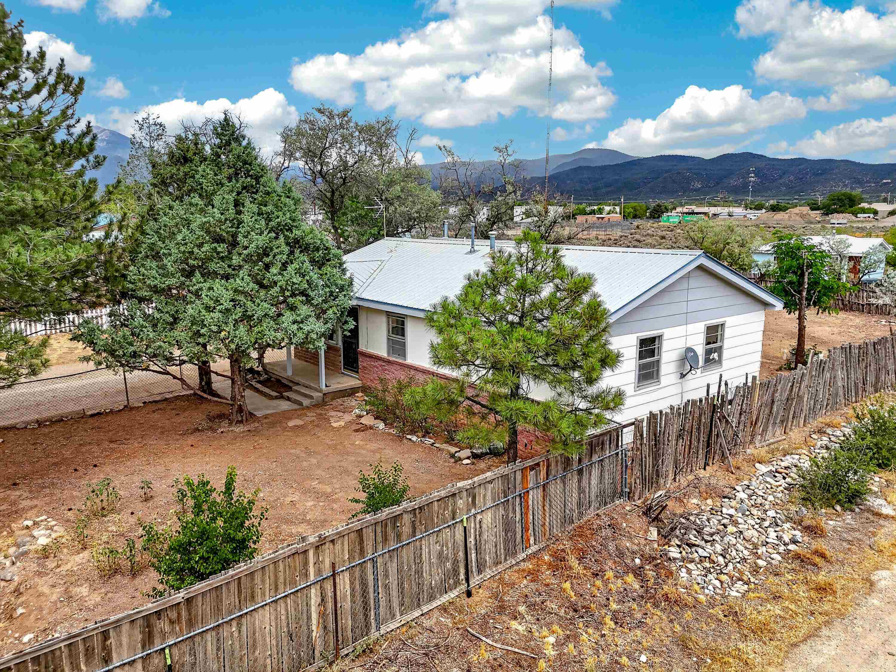 825 Hill Drive — photo
