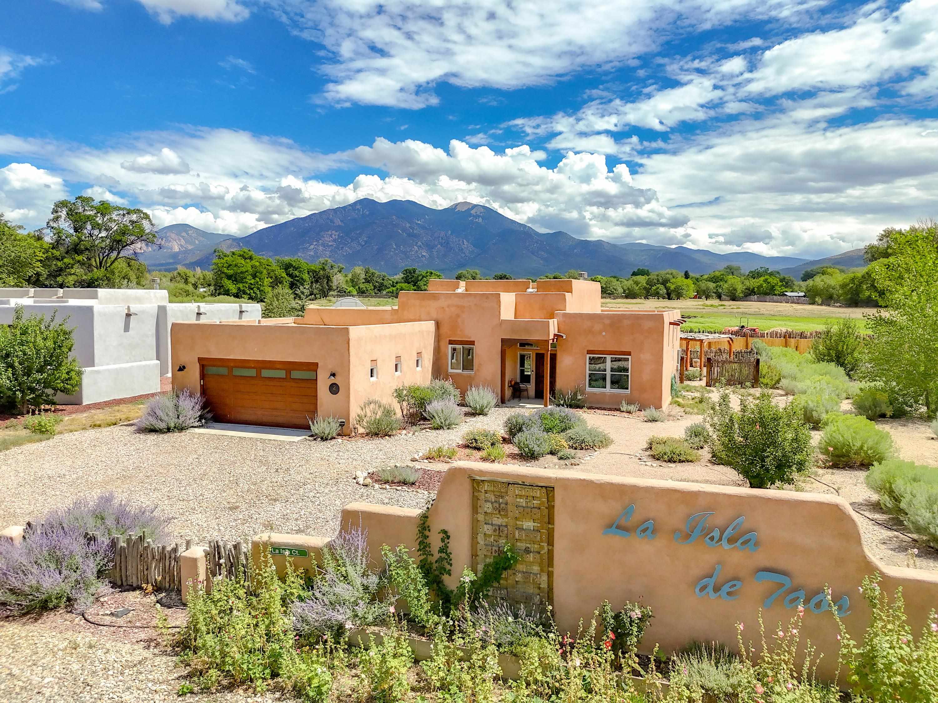 2 La Isla Court — photo