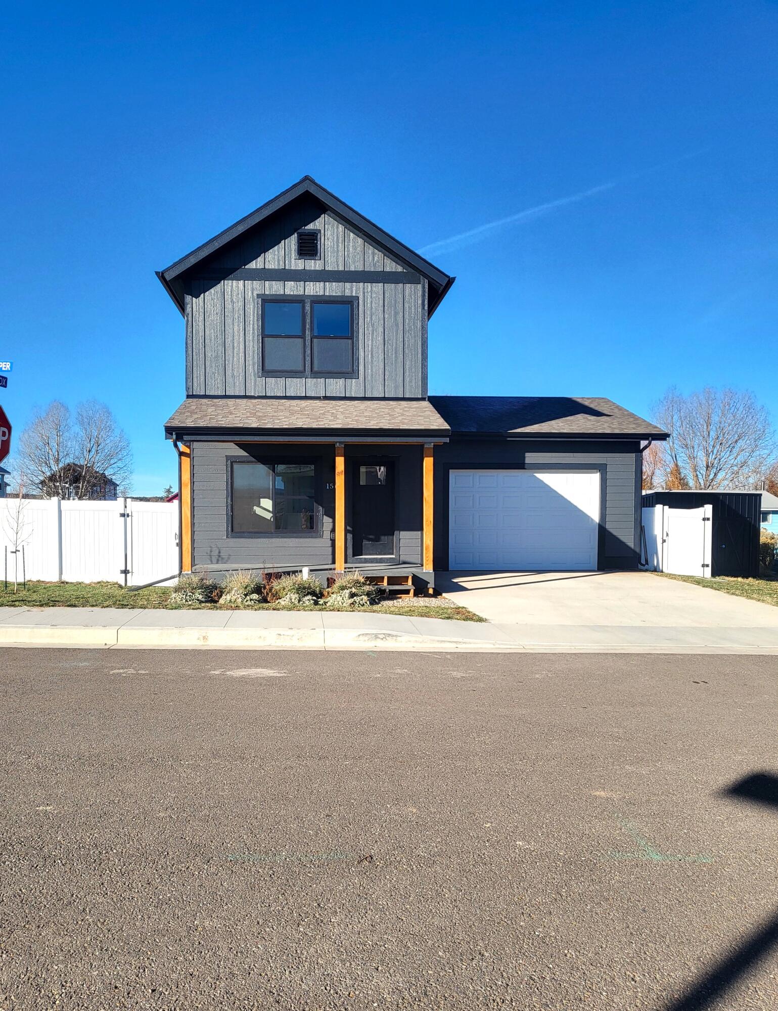 1560 Juniper Street — photo
