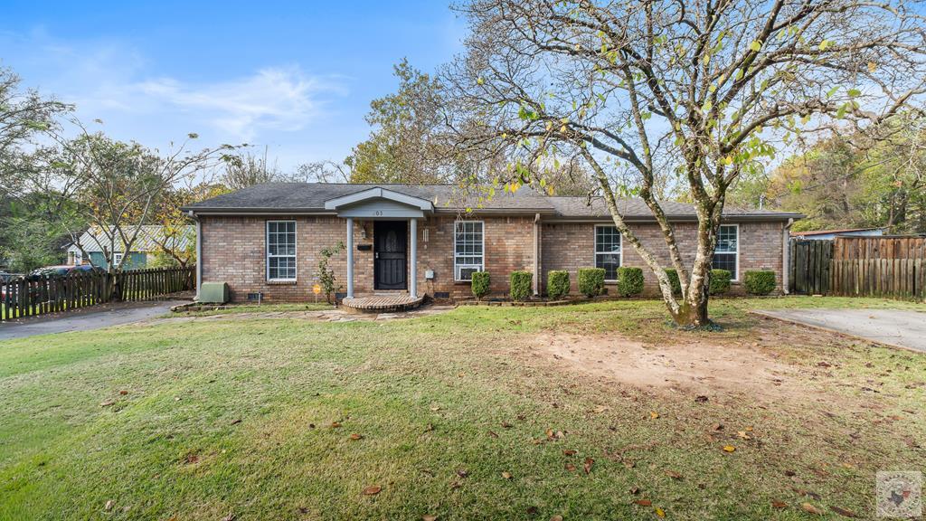 203 Madison Dr — photo