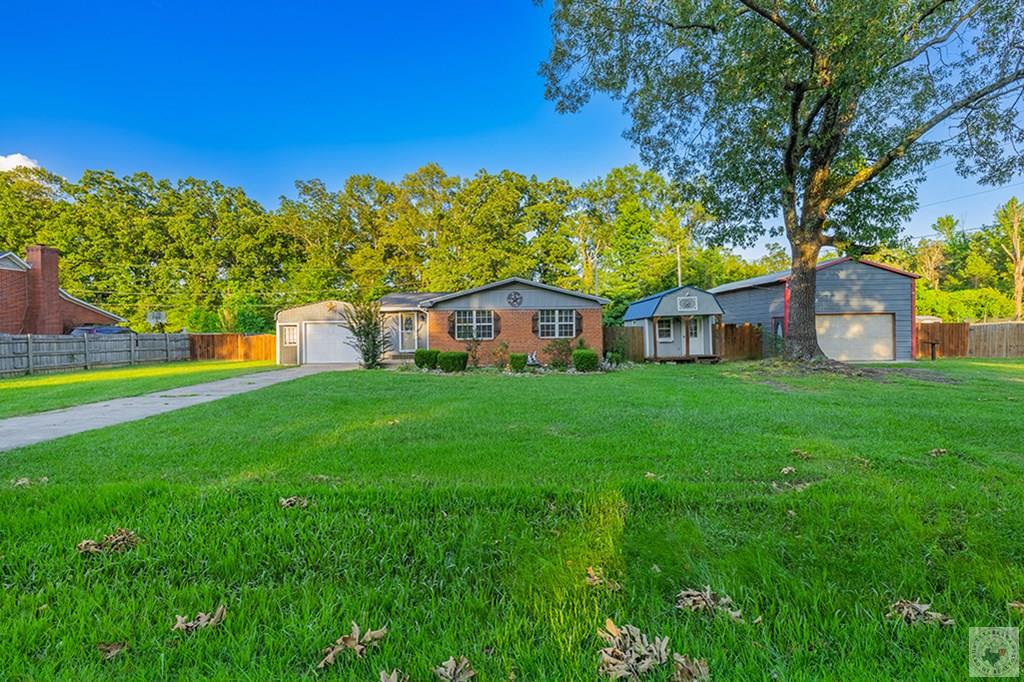 500 E 10th St, Hooks, TX 75561 — photo 2