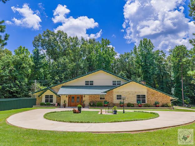 220 Caddo Drive — photo