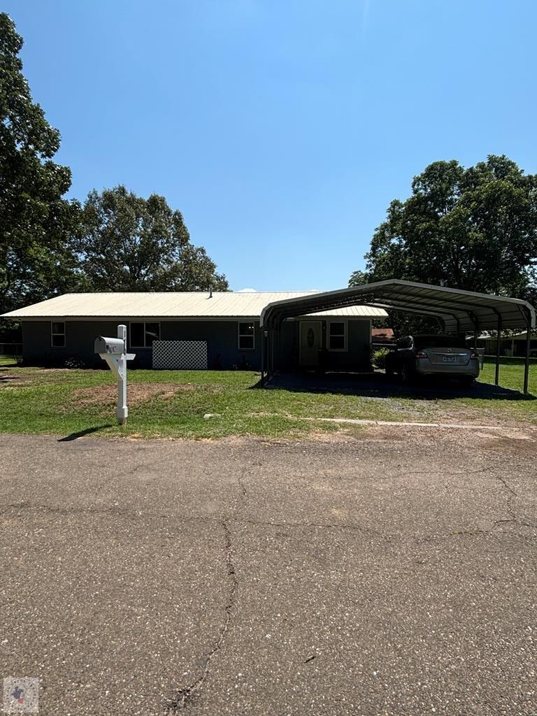170 Manning Rd — photo