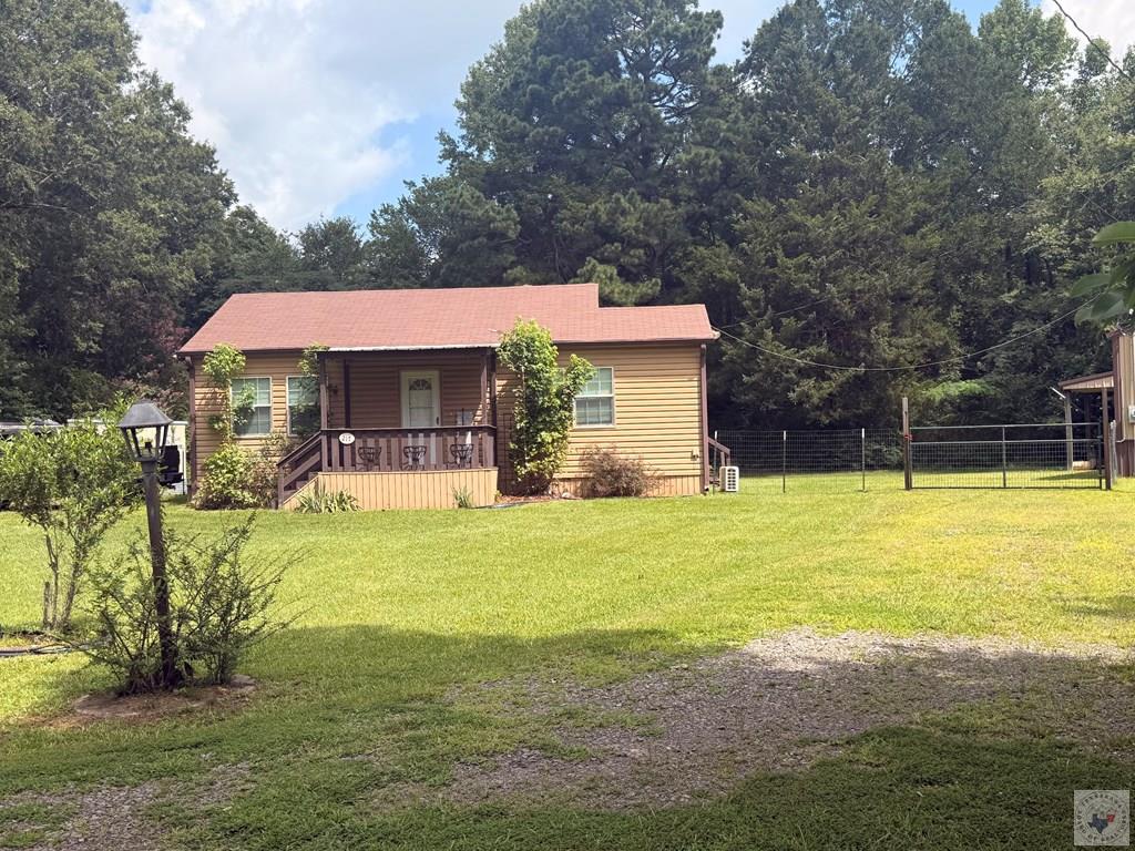 217 Roosevelt, Hooks, TX 75561 — photo 2