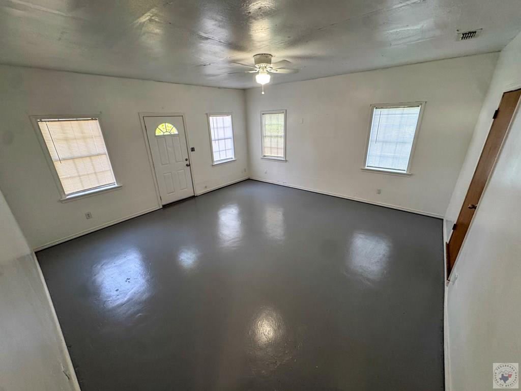 801 E 12th St, Hooks, TX 75561 — photo 2