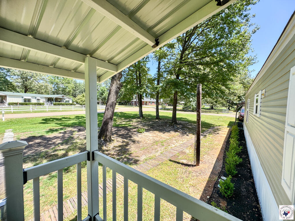 116 E Ave G, Hooks, TX 75561 — photo 2