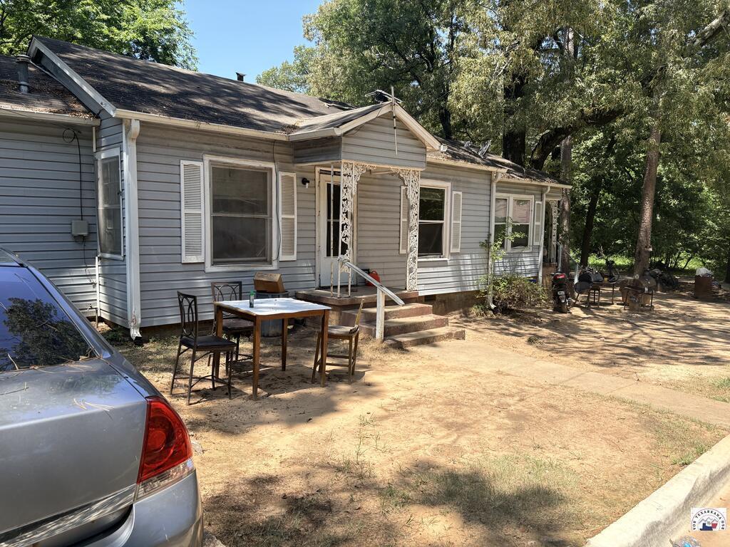 605 Collom — photo