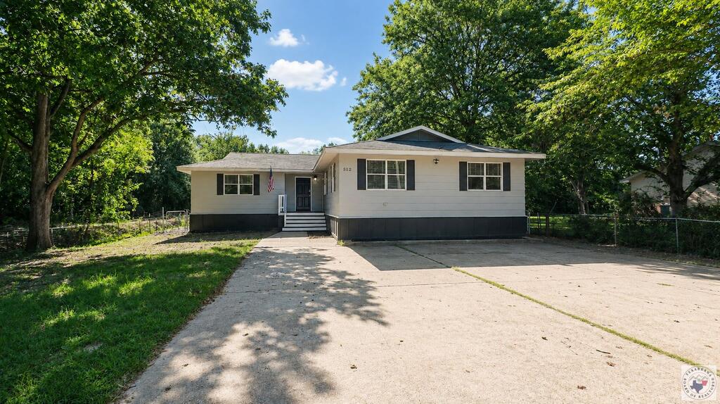 512 High School — photo