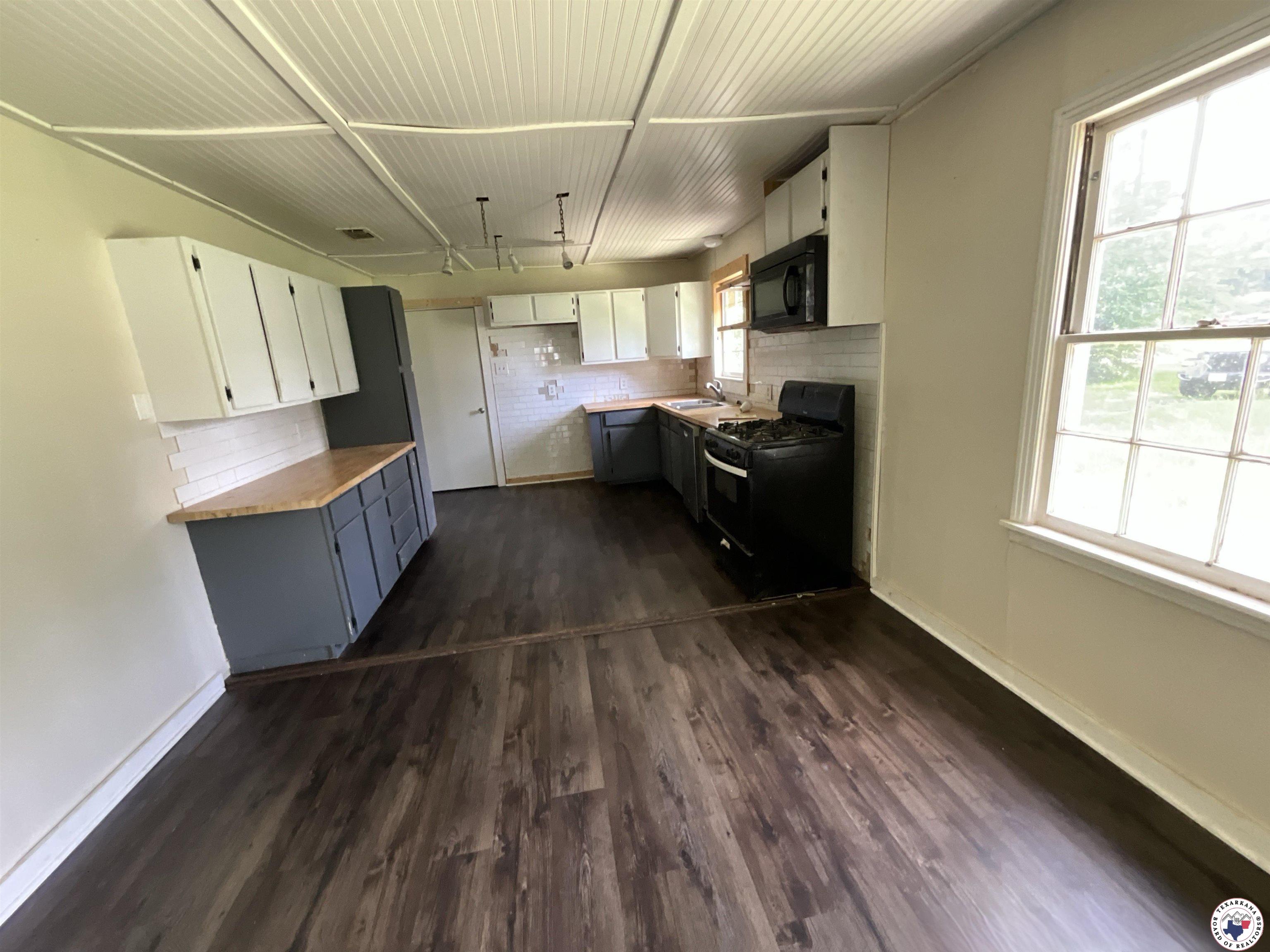 308 E Douglas Street, Jefferson, TX 75657 — photo 3