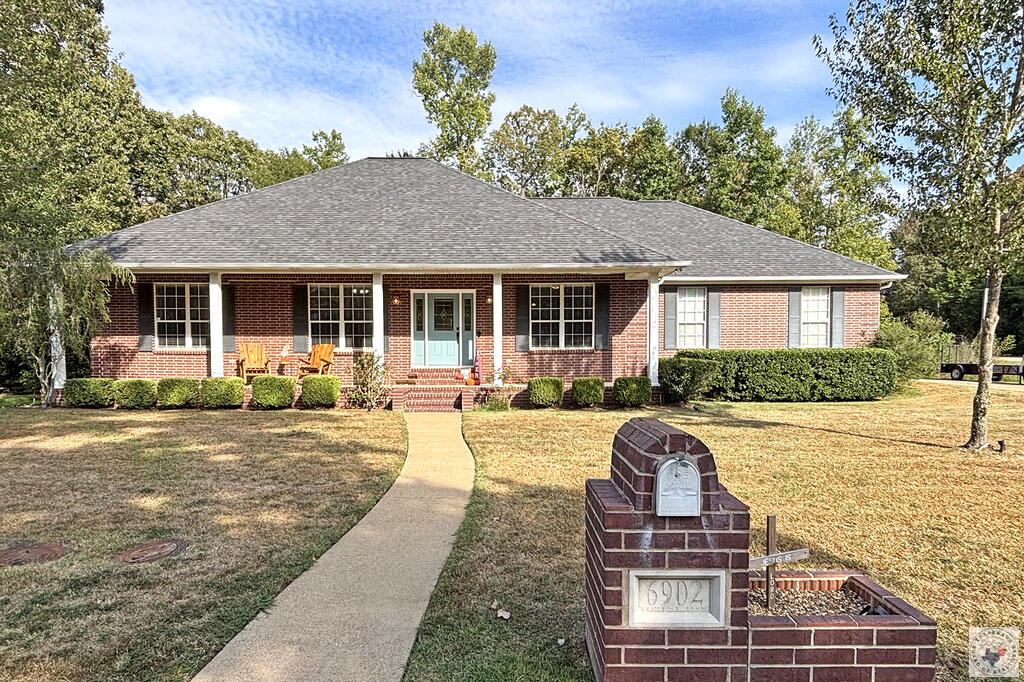 6902 Forest Oak Drive — photo
