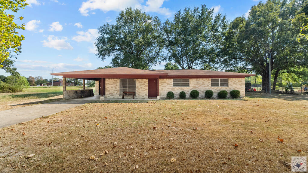 208 E Walters Blvd — photo