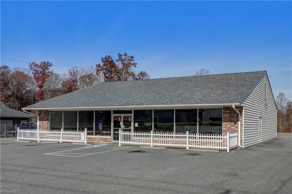 247 W Kings Highway — photo