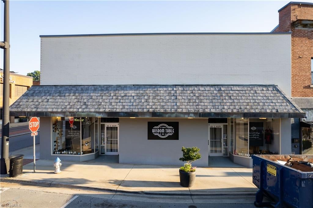 101 E Main Street — photo