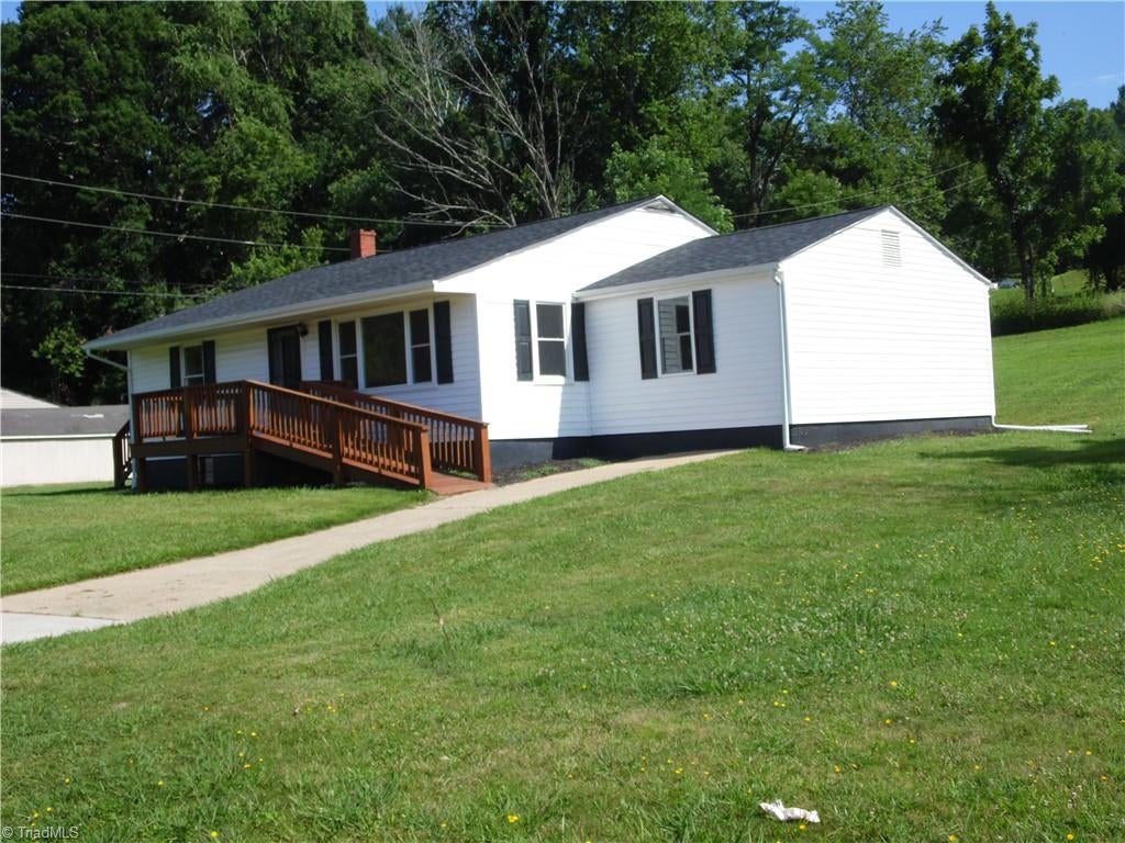 569 N Sparta Parkway — photo