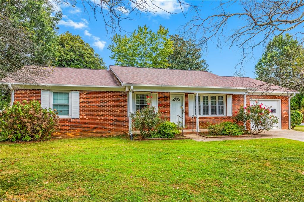 108 Hinshaw Avenue — photo