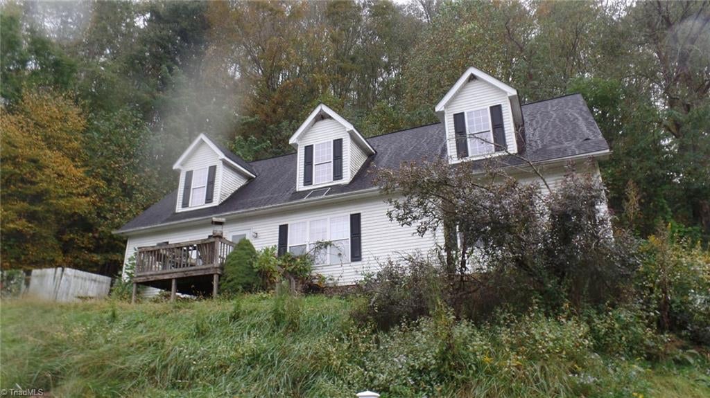 1073 Ed Little Road — photo