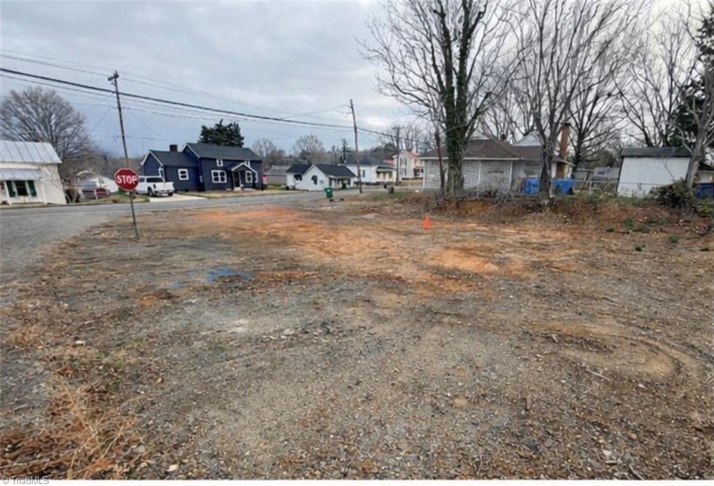 300 E Dalton Road — photo