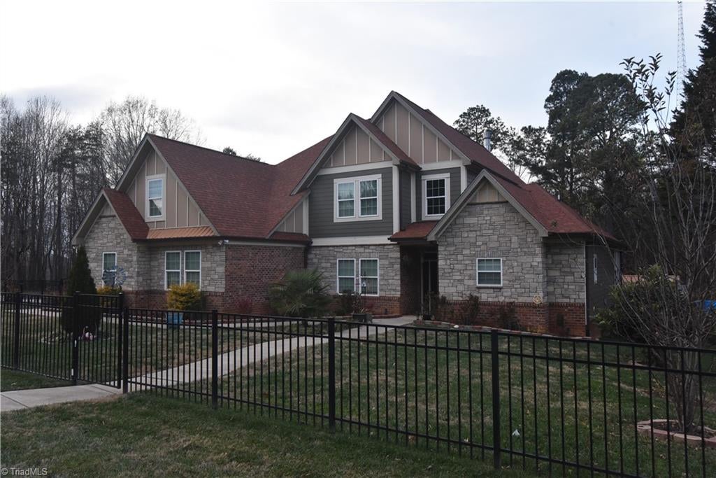 1413 Bancroft Street — photo
