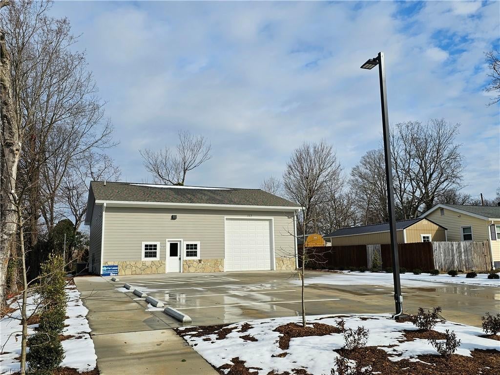 112 E Gilbreath Street — photo