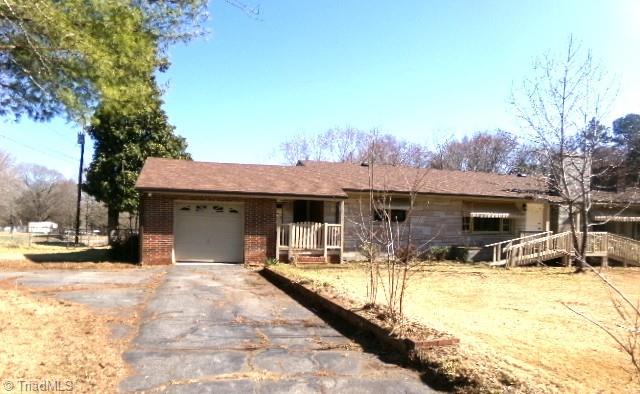 912 Friendly Road — photo