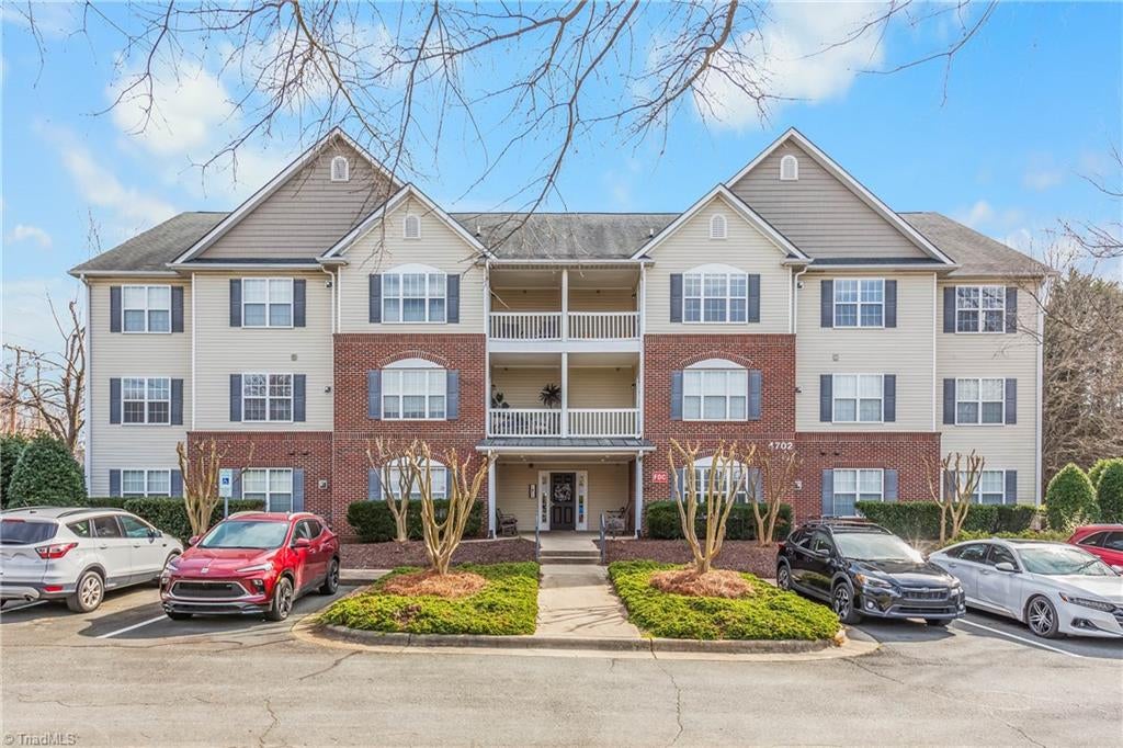 4702 Brighton Park Drive 3D — photo