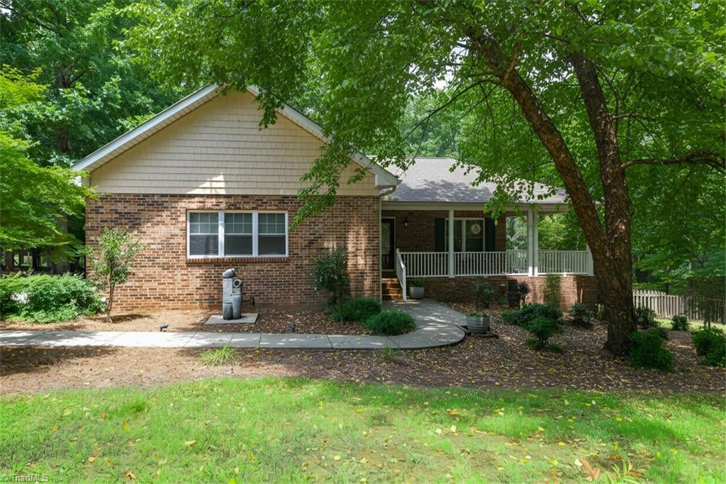 521 Dogwood Drive — photo