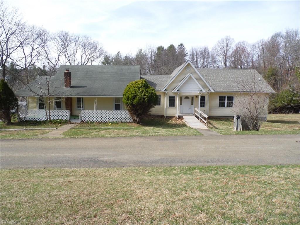232 Riverview Drive — photo