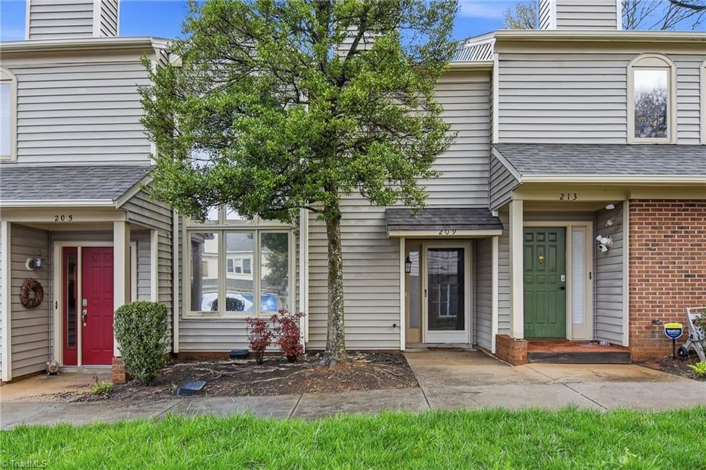209 Tanners Mill Court — photo